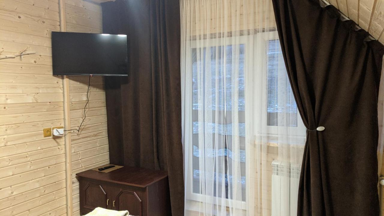 Gostynna Rodyna Hotel Izki Ngoại thất bức ảnh
