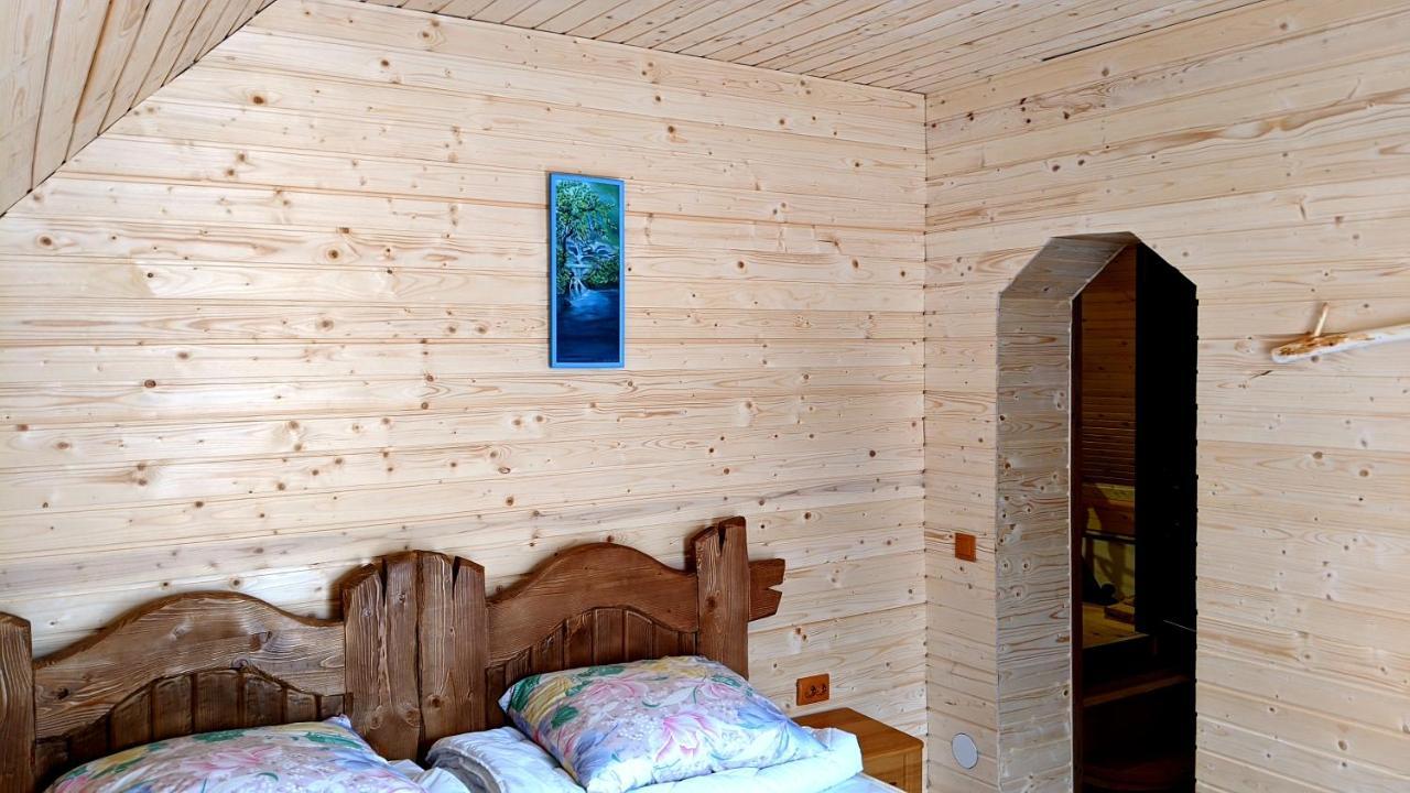 Gostynna Rodyna Hotel Izki Ngoại thất bức ảnh